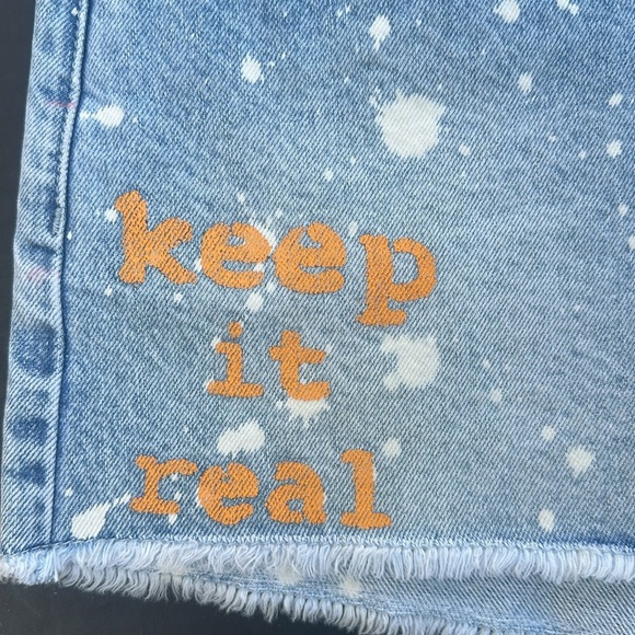New GUESS Keep It Real Printed Denim Shorts SZ 27 - Picture 2 of 10